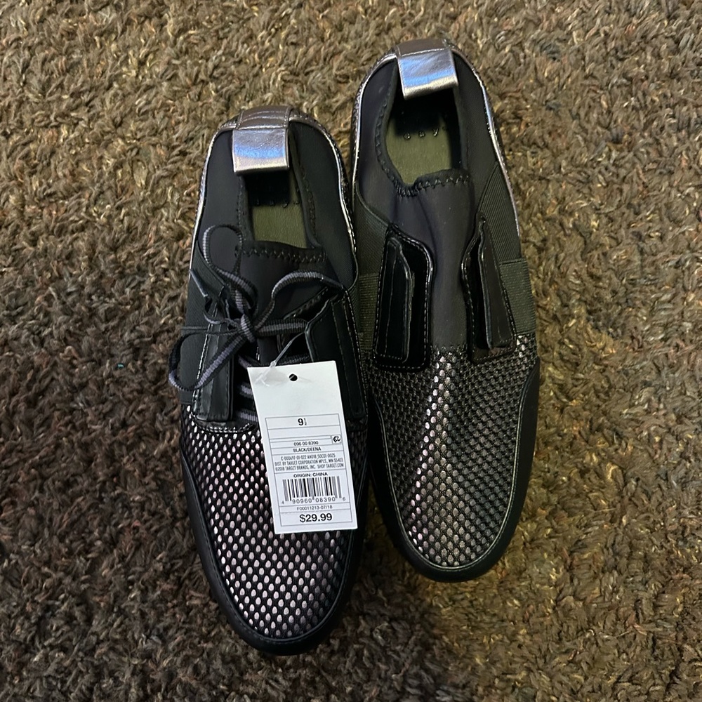 New Day Shoes Size 9 And Half